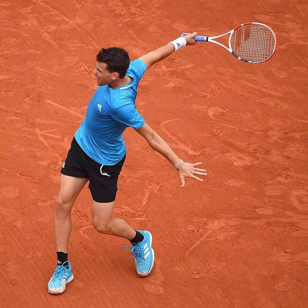 ayx sports-F1赛场再起风云：塞外赤兔队击败东海火箭队，脚步移动更到位年轻人站出来了的简单介绍